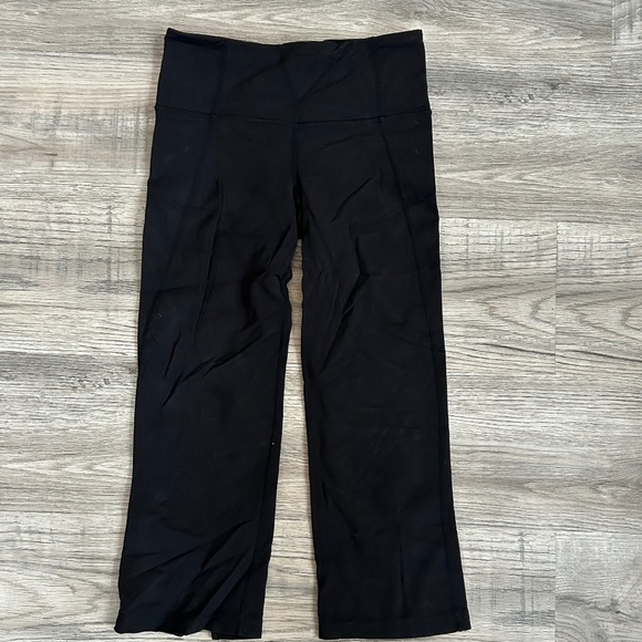 Lululrmon  Capri Black Yoga Pants Sz 4 - Picture 1 of 6